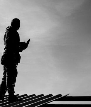 Emergency Roof Repairs in Florida: When to Call the Pros