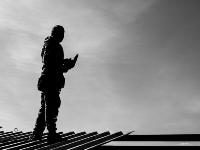 Emergency Roof Repairs in Florida: When to Call the Pros