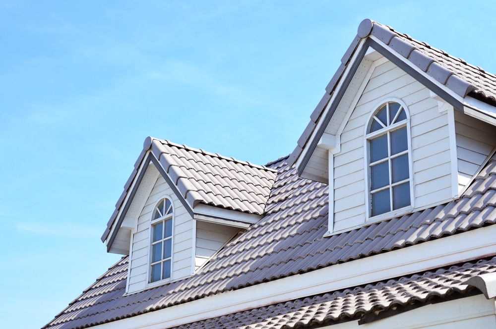 Metal Roof vs Tile Roof in Florida: Cost, Lifespan, and Storm Performance